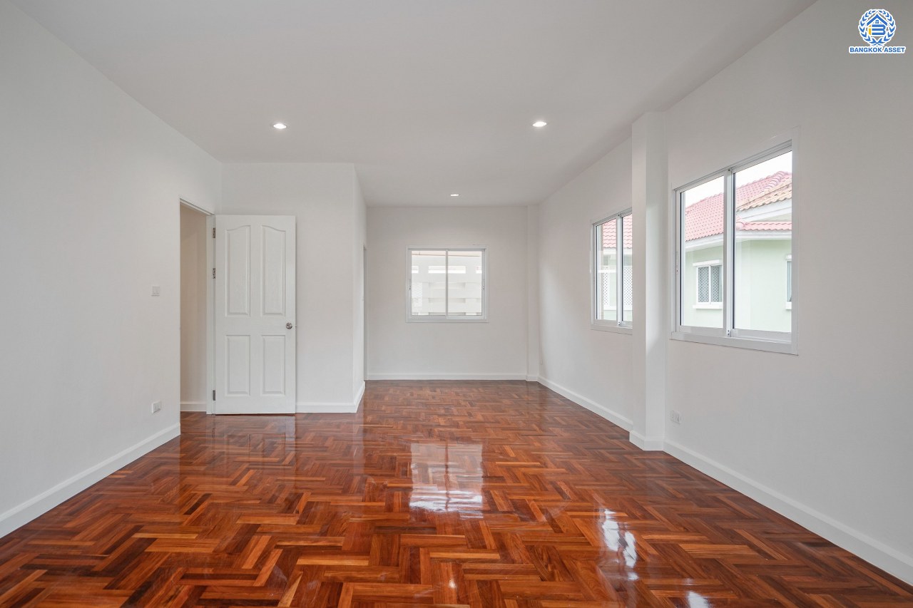 บ้านมือสองตกแต่งใหม่ โครงการ มณีรินทร์พาร์ค รัตนาธิเบศร์-ท่าอิฐ หลังมุม แบรนด์ Property Perfect เนื้อที่ 74.10 ตร.ว. ฟังก์ชัน 3 ห้องนอน 3 ห้องน้ำ 1 ห้องอเนกประสงค์ จอดรถได้ 2 คัน บนทำเลศักยภาพ เชื่อมต่อทั้ง ถนนรัตนาธิเบศร์ และถนนราชพฤกษ์ ใจกลาง 2 เซ็นทรัลฯ ใกล้ทางด่วน "งามวงศ์วาน" และรถไฟฟ้า "สถานีบางรักน้อยท่าอิฐ"